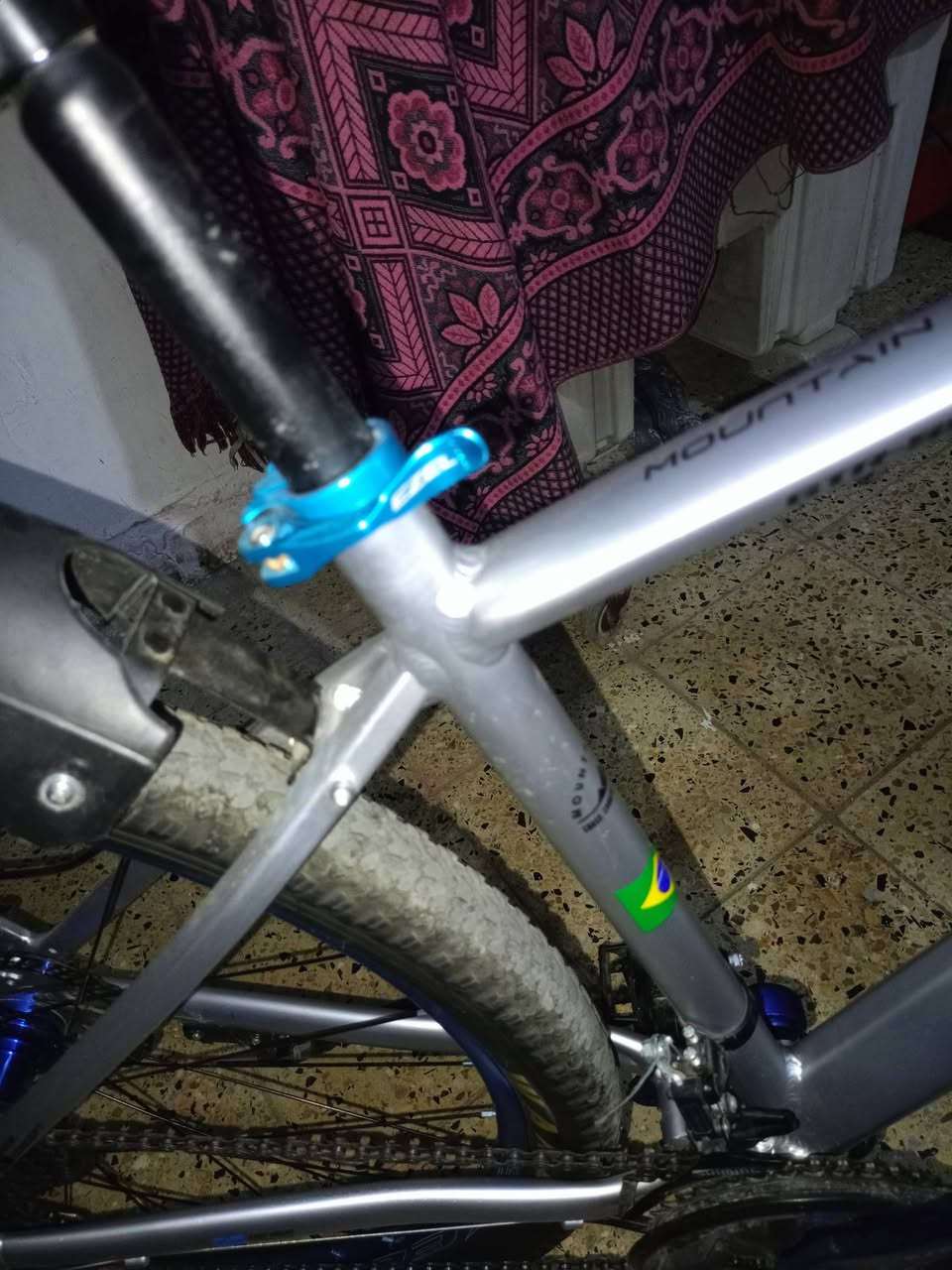 عندي هاذه الباسكل ايزل برازيلي لشه المنيوم سعره ميه وخمسين قفل وكير سبعه خلفي 3 امامي ودبل شغال مكاني الحسينيه


**إذا كنت صاحب هذا الإعلان وتريد حذفه لأي سبب، رجاءا أرسل رسالة إلى الدعم الفني**