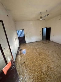 مساحة 200متر  يحتوي على غرفتين نوم  صالة هول  استقبال  حمام مع تواليت ...