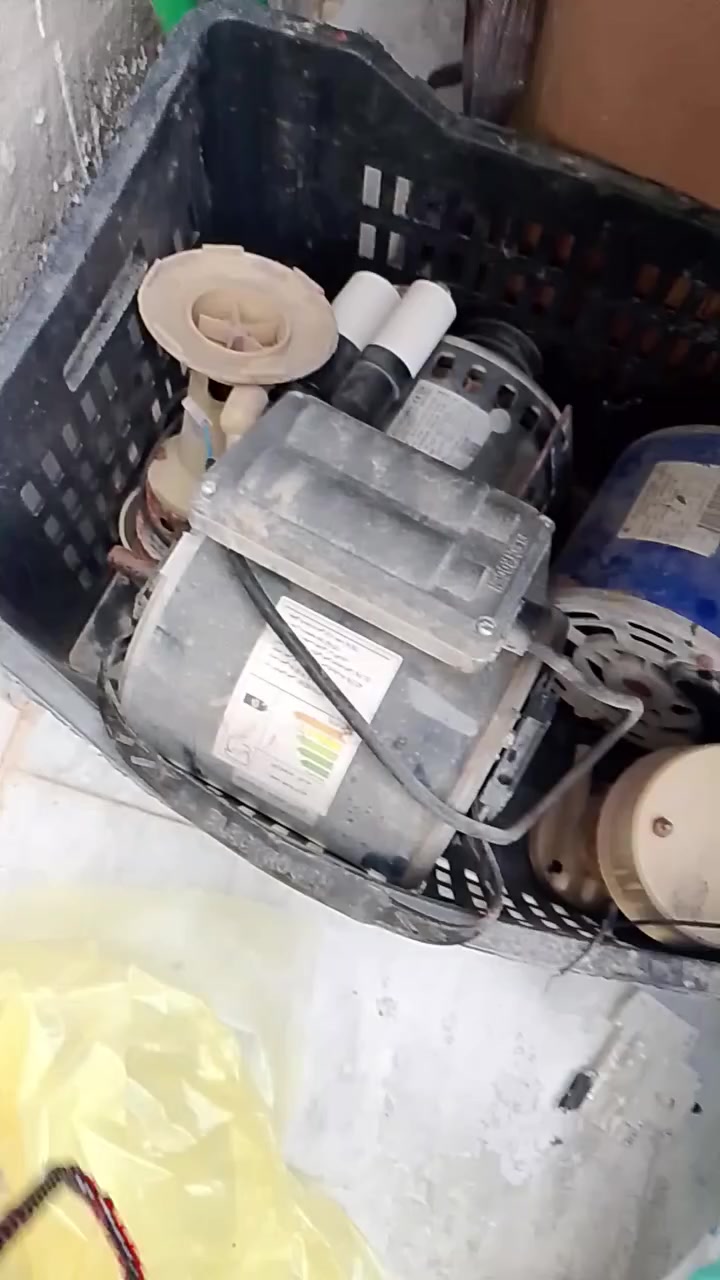 السلام عليكم اخوان ماطورات سعرهن 50 ألف الشراي يخابرني هذا رقمي ***********
