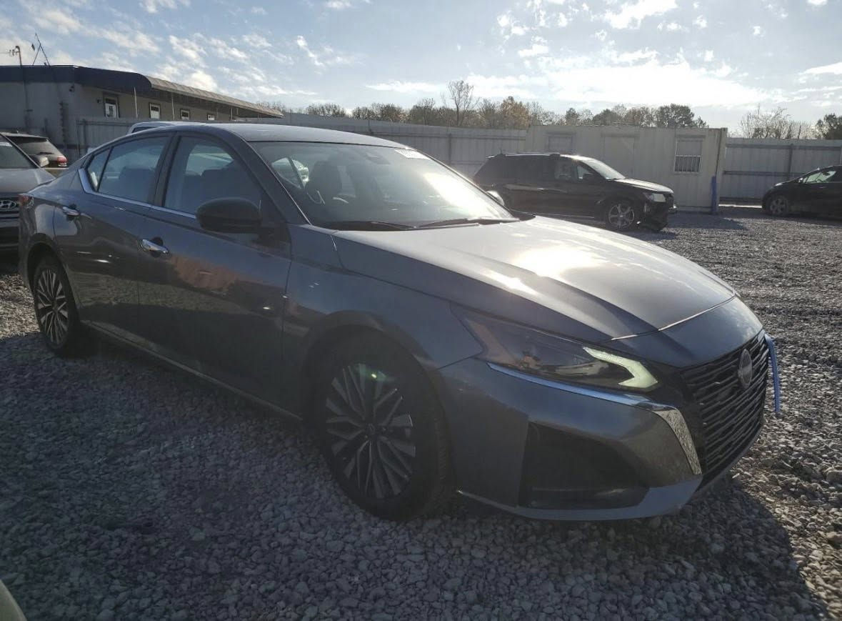 *تحية طيبة لجميع المتابعين*
للبيع في الامارات الشارقة 
نيسان التيما موديل 2024. 
مواصفات SV لون نفطي. 
العداد 28 الف ميل. 
السيارة قيادة وتشغيل. 
جميع الإرباكات سليمة👌
رقم الشاصي 1N4BL4DV6RN373448
الضرر كما هو واضح في الصور 

السعر 125 ورقة مطروح في الشارقة بدون تصليح. 

للاستفسار اكثر عن السيارة يرجى الاتصال على الرقم وآتساب 
0046720399716
ابو آدم


**إذا كنت صاحب هذا الإعلان وتريد حذفه لأي سبب، رجاءا أرسل رسالة إلى الدعم الفني**