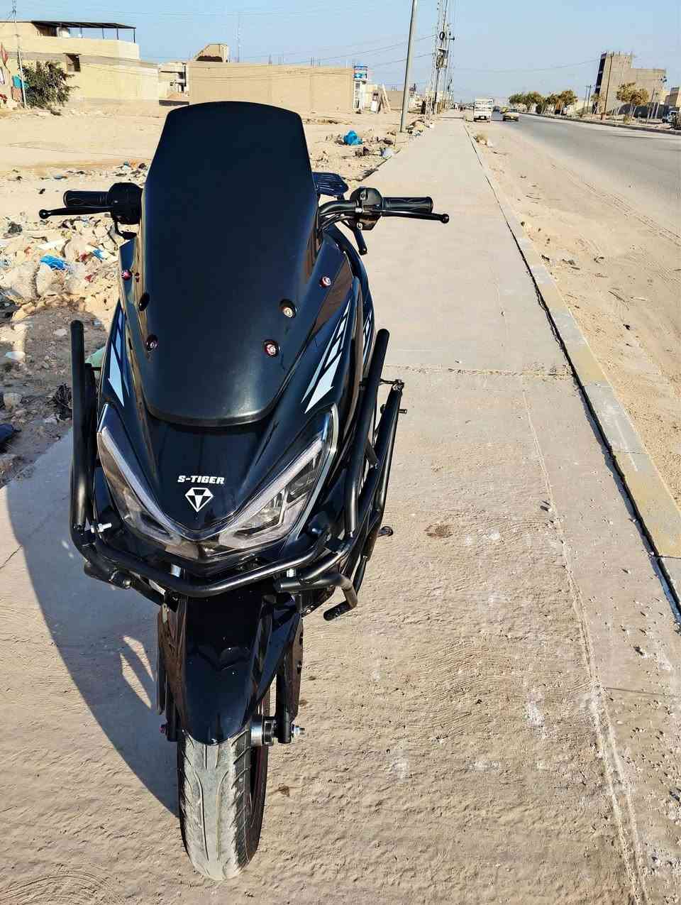 سلام عليكم ورحمة الله وبركاته دراجه رمبه جديده ماشيه الفين وسبعميه دراجه وكاله ونضيفه بشكل كلها شغاله سلف هندر كامله مكمله 
(للبيع) 
للتواصل خاص 
او 
عل رقم لهاتف. ***********
