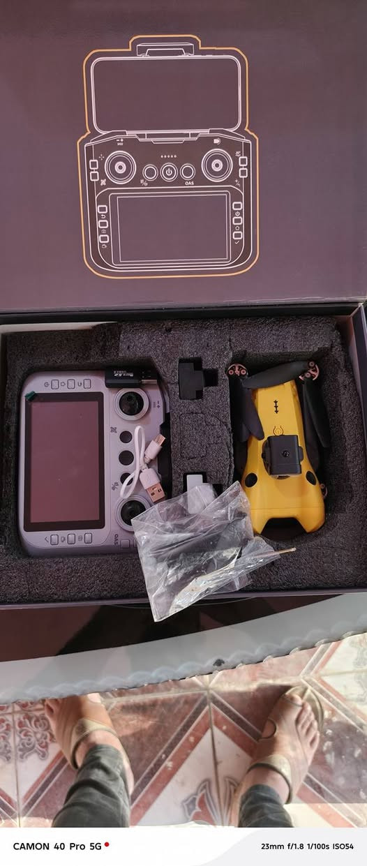 السلام عليكم
درون احترافي بهذا الشكل
كامل ملحقات 
انطي سعرك باليرضي الله.


**إذا كنت صاحب هذا الإعلان وتريد حذفه لأي سبب، رجاءا أرسل رسالة إلى الدعم الفني**