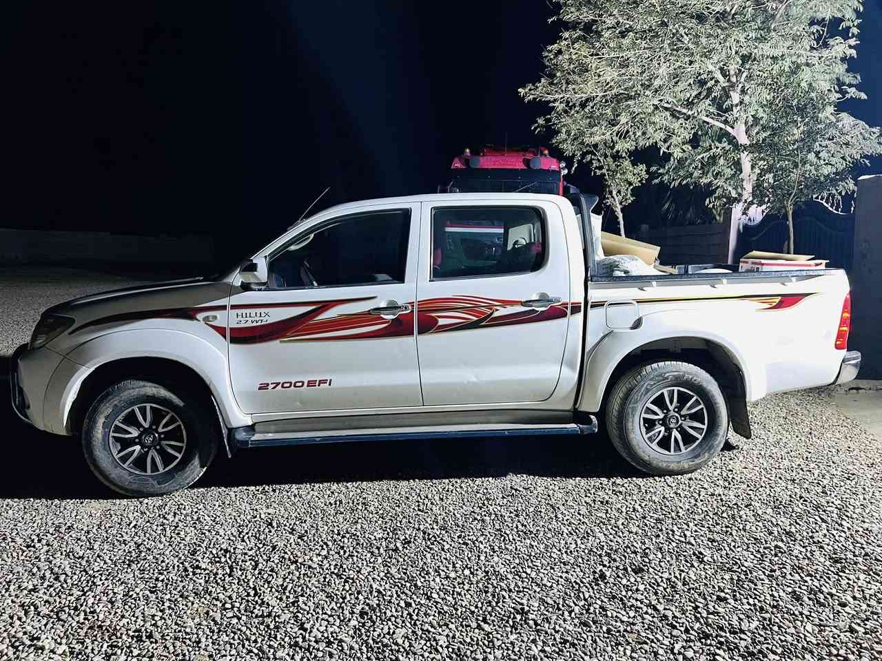 السلام عليكم ورحمة الله وبركاته هايلوكس موديل 2006 رقم جديد سنوية جديدة تحويل ثاني يوم محرك مفتوح مكفولة من الصبغ والبارد  للاستقسار ‭0773 196 5678‬
