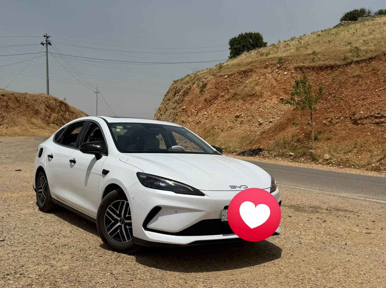 السلام عليكم 
Byd sell 05 … 
موديل 2025 لون ابيض 
الفول مواصفات 
١٣ كاميرا 
مري شفط 
رادار 
نقطة عمياء 
قيادة ذاتيه 
البطاريه تمشيك 55 km 
والبانزين 2000 km 
السياره فول ومكفوله من الدعاميه للدعاميه 
ماشيه 
17 الف كيلو متر 
رقم بغداد 
فول برمجة كامله مكملة السياره 
بانزينها بس سوبر + اضافات سكوبات والمري باتمان 
وشفه وسبايدر 
السياره مناقصها اي شي 
لتعجبه يتفضل خاص او يتصل على رقم التلفون 
*********** 
والي متعجبه ليكسر بيها تحياتي الكم 
مرتجى الحسيني
