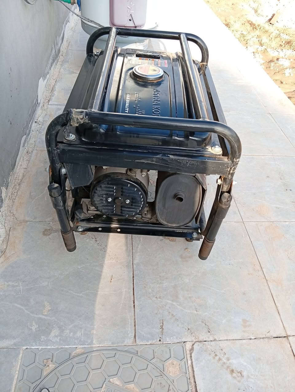 السلام عليكم، مولد بانزين بصمة + سلف +حبل مشتغل شهر فقط يحتاج باتري فقط لان متروك، مكاني الخالص للإتفسار خاص او الإتصال ***********
