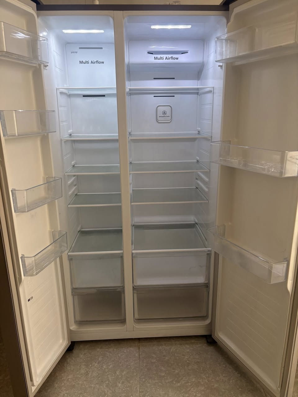 مرحبا 
ثلاجة ومجمده للبيع 
عاموديه بابين 
نوع هايسنس جديده صار شهر من اخذتها بس محتاجة داريد أبيعها 
اخذتها بمليون وربع 
عارضتها بمليون وبيها مجال 
*********** 
غزاليه
