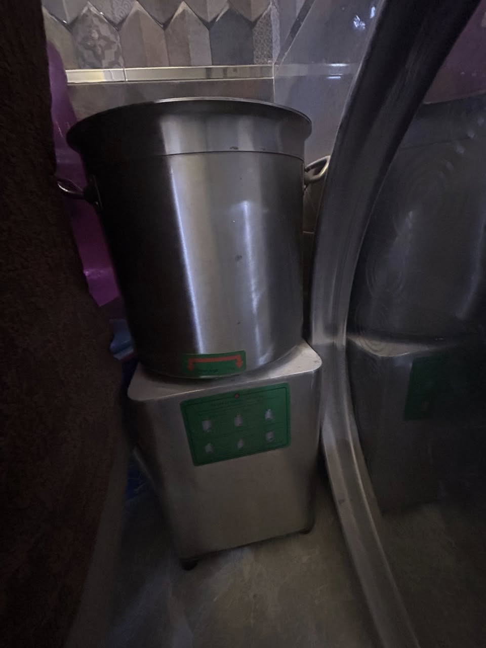 غراض مستعمله قليل مكانها بغداد شهداء البياع  رقم الهاتف :***********
