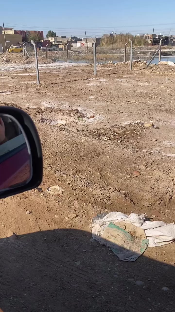 السلام عليكم اخوان تتوفر ٢٠٠ متر في شارع كريش قبل الاخير متوفره جميع الخدمات ماء كهرباء مجاري انترنيت نوع الارض سند ٢٥ تواصل ***********
