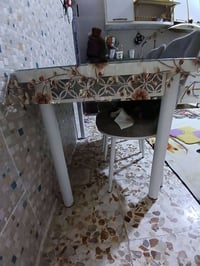 ميز طعام نظافة ٩٠ % اخو الجديد الاطار الخارجي كزاز  اربع كراسي وياه نظ...