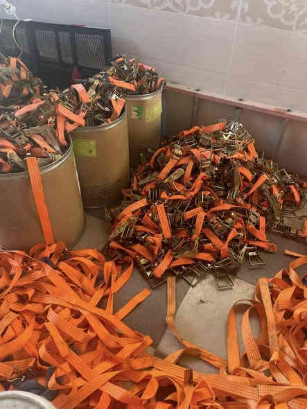 ڕاگیزی 
 * الحالة: وجبة جديدة، أصلية ونظيفة جداً.
 * الأحجام المتوفرة:
   *  (كبير)
   *  (متوسط)
 * الإضافة: حبل مجاني مع سعر "العصا/المقبض" فقط.
 * الأسعار (بالدينار العراقي على الأرجح):
   * الحجم الكبير: 5000 دينار.

   * الحجم المتوسط: 4000 دينار.
⬅️((سعر های ثابت بدون معاملة))➡️
 * تكلفة التوصيل:
   * السليمانية : 2500 دينار.
   * جميع المحافظات الأخرى : 5000 دينار.
 * لطلب الشراء: إرسال رقم الهاتف والعنوان إلى الأرقام التالية:
   * واتساب / فايبر: ***********
