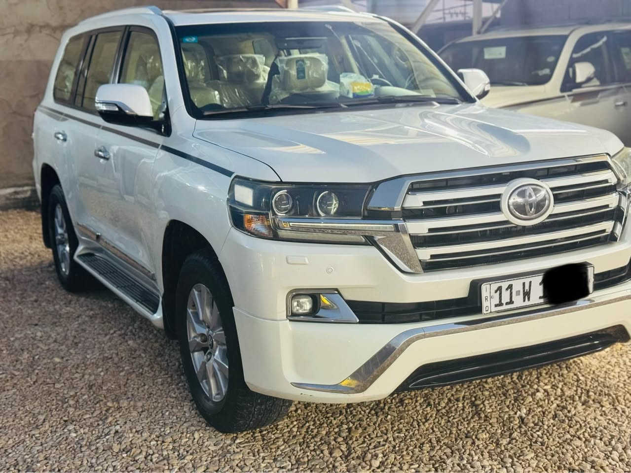 للبيع ***********السعر 490لاندكروز موديل 17 اصل وايت ادشن ثلاث شاشات ماشيه 97 حقيقي مكفوله من الصبغ والضربة والتبديل شبر بارد بل دور فقط محرك 6سلندر رقم بغداد تحويل مباشر السيارة جديدة جدا وجاهزه من كولشي السعر 490 مكان السياره كربلاء المقدسة كربلاء, العراق
