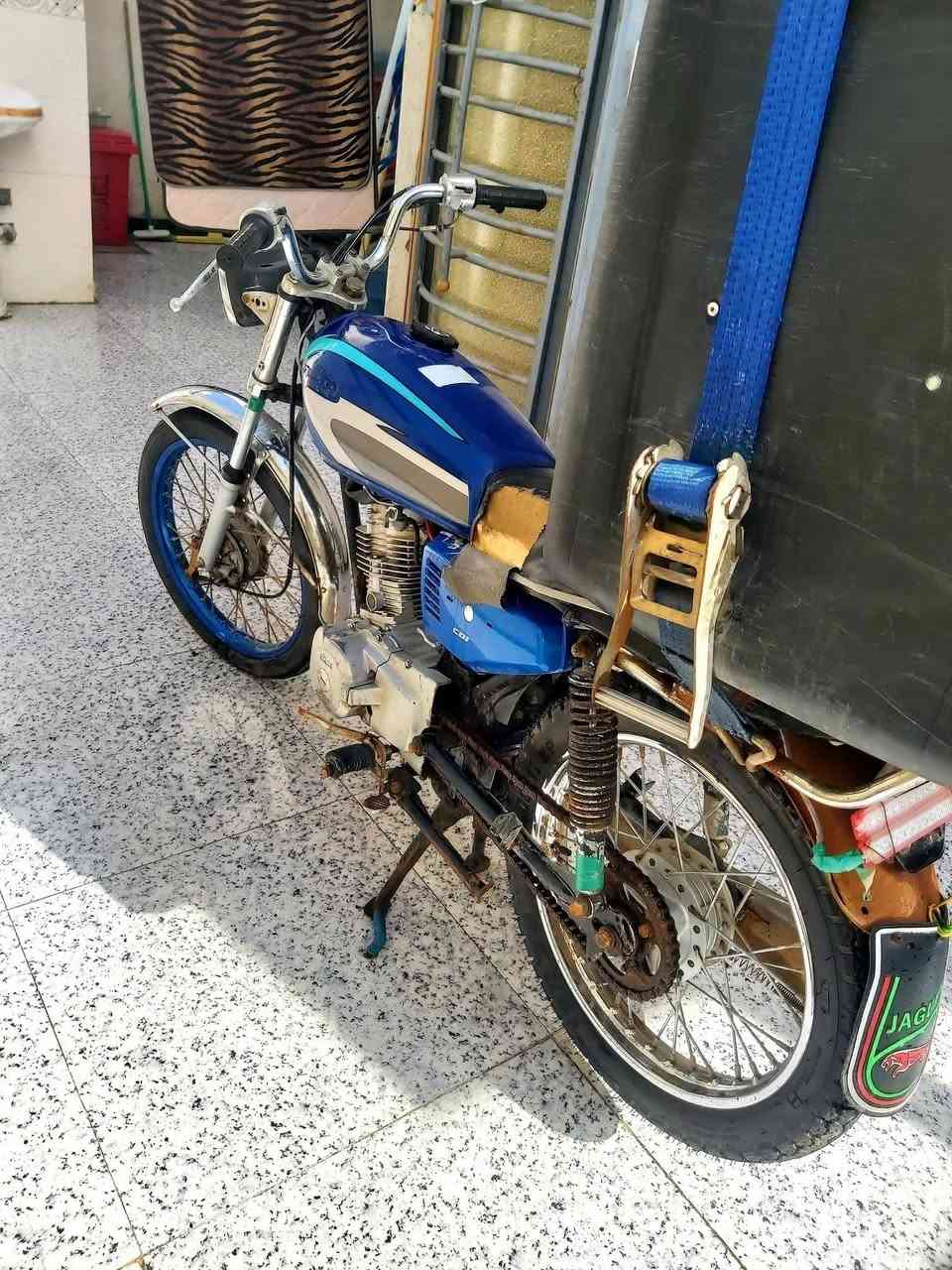 السلام عليكم دراجه إيراني أوراق مال مزاد نظيفه وكلشي شغال بيها عنوان بصره حي الصدقاء سعر 600 وبيه مجال كلش قليل
***********
