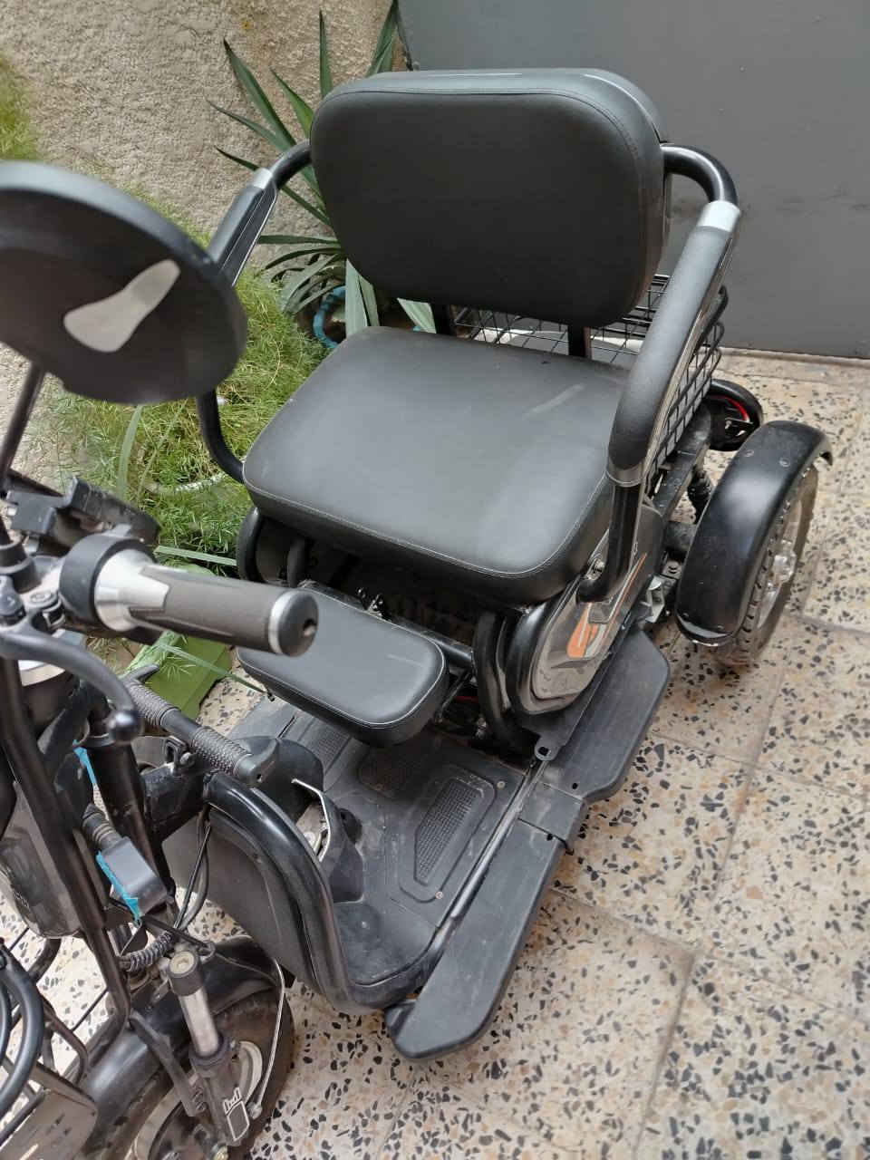 السلام عليكم دراجة شحن ثلاثيه للبيع موديل 20 فولل نظافه وقليل استعمالها السعر 700 المكان بعقوبة للاستفسار واتساب او اتصال ***********
