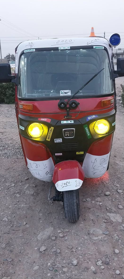 السلام عليكم تكتك للبيع موديل ١٧ اوراق تتقرم ١٨ تتكتك كامله مكمله على اخر حبايه منيدك للشارع ربع ماتصرف عليه السعر ٣٨٠٠ رقم الهاتف *********** المكان بغداد المعامل منطقه السعاده
