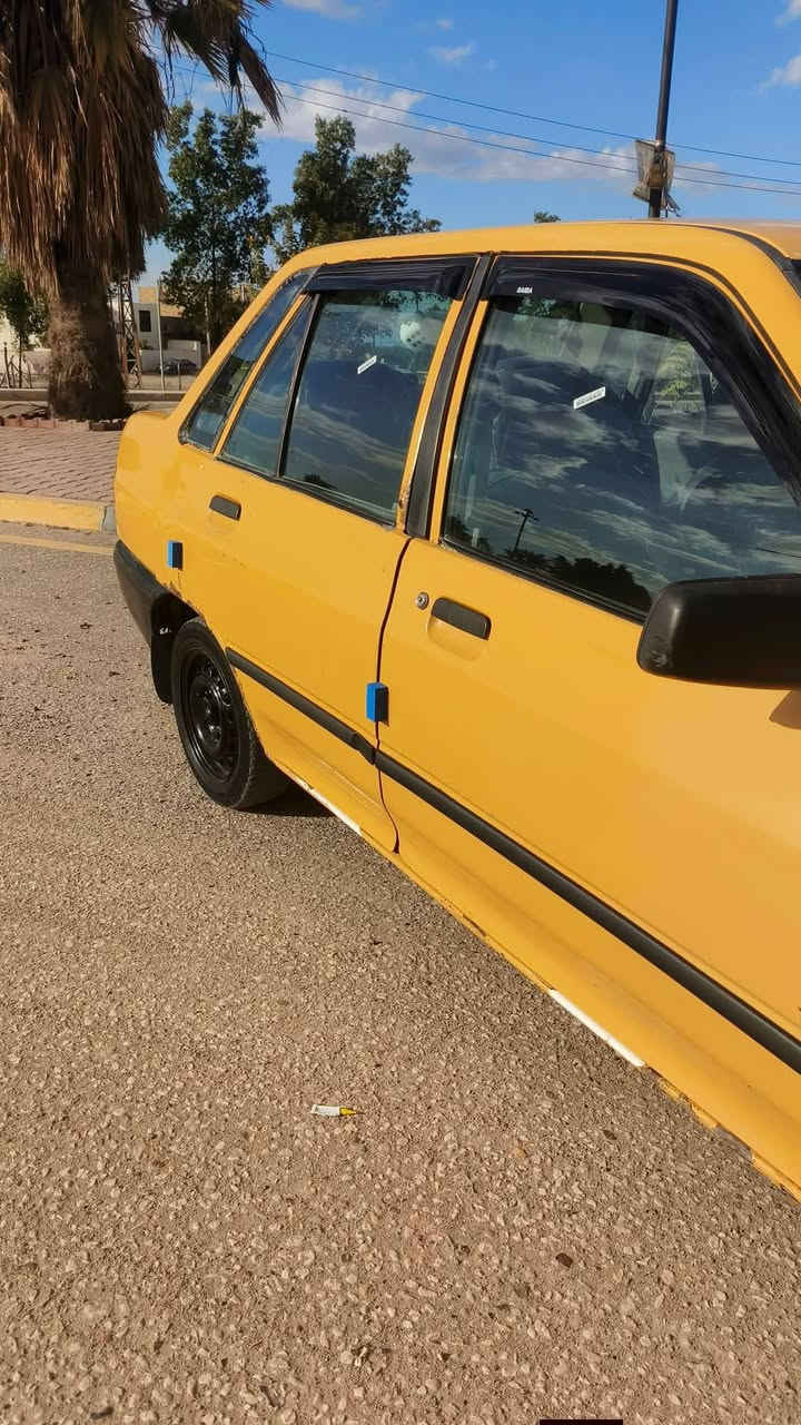 السلام عليكم سايبه للبيع مديل 12 سنويه لل29مصفره هيئه وغرامات محرك وكير مكفولات السعر 24 وبي مجال مكان السياره الديوانيه الاتصال ***********
