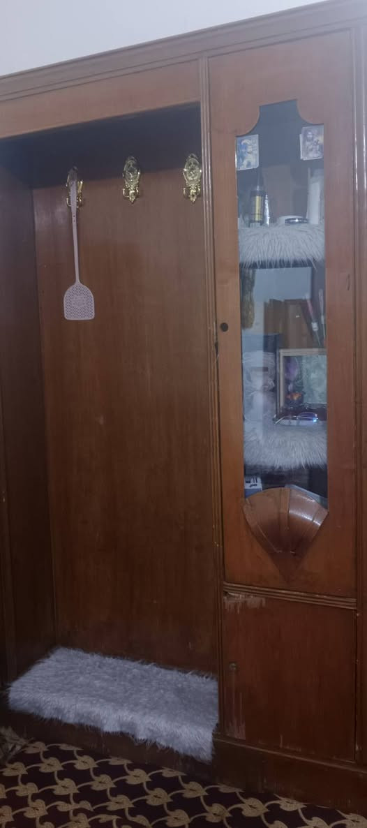 السلام عليكم غرفه نوم للبيع السعر ٣٠٠وبيه مجال الرقم.
***********
