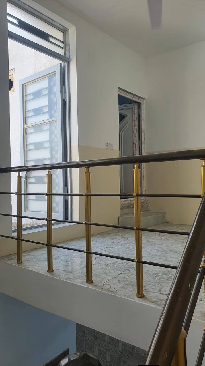 السلام عليكم
اللهم صل على محمد وال محمد 

بيت مساحه 70متر للبيع فقط

طابق ونص بناء طابوط وحديث

مكان البيت كربلاء / حي الزيتون قرب شارع مستشفى الكفيل 

جنس العقار سند 25مكاتبه مع صاحب الأرض

اقرار محكمه

يبعد عن حرم الامام الحسين ع السلام ٤كم 

وعن شارع الزوار ١كم 

كافة الخدمات موجوده

ماء+كهرباء+مجاري +خطوط مولد+خطوط انترنت 

للاستفسار الاتصال على الارقام التاليه 

***********  او واتساب
