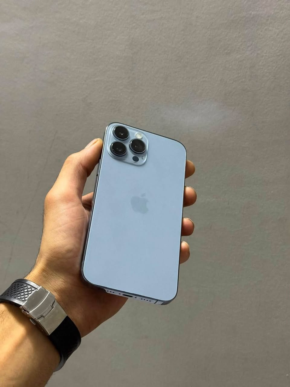 السلام عليكم
iPhone 13pro max 

مبدل شاشة اصليه oled وضهر ليزر أصلي

ذاكرة 256

بطارية 77بلادية

السعر 490 
***********
