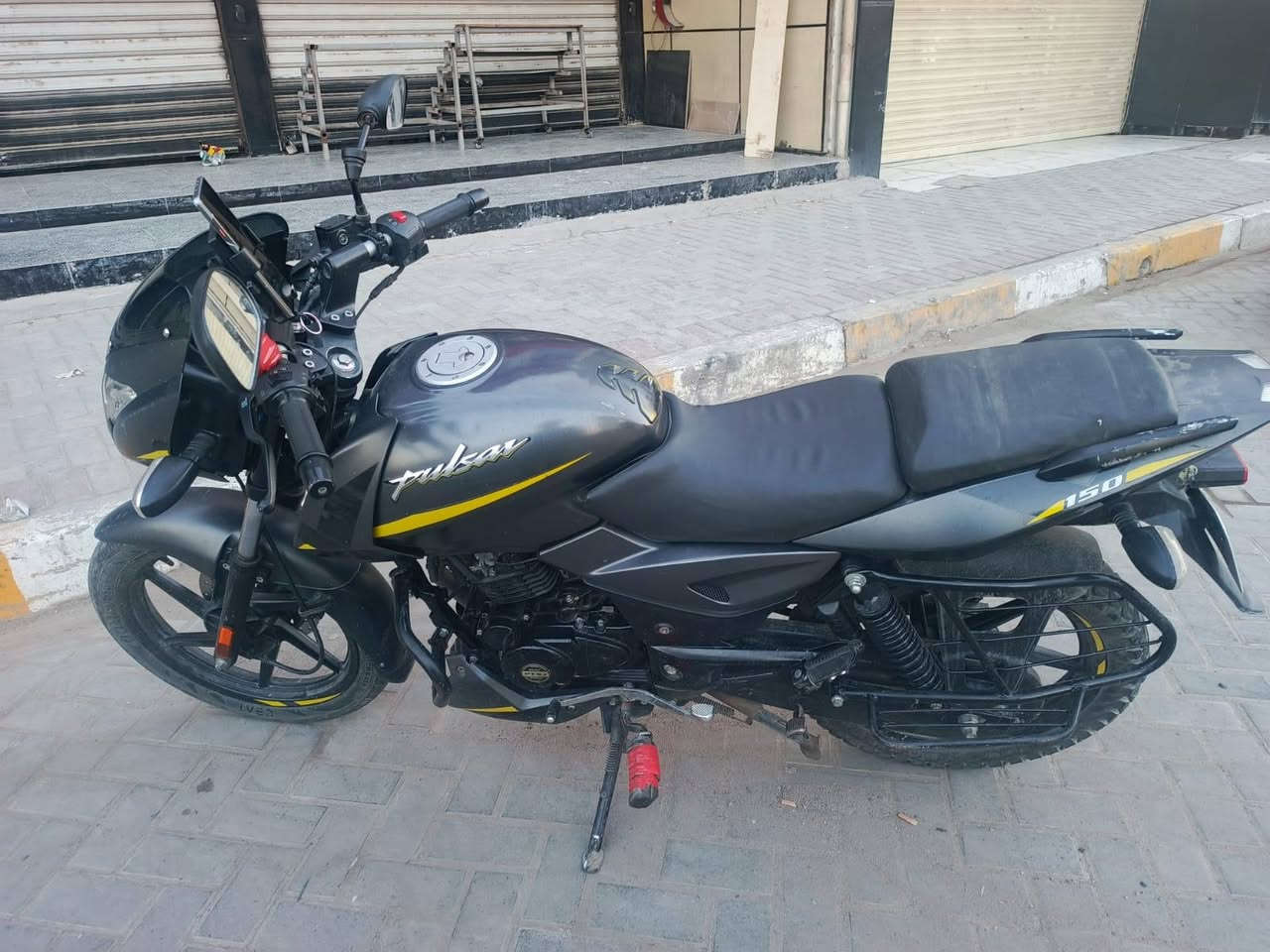 سلام عليكم شباب عندي دراجة بولسر 150cc
للبيع موديل 2023
العداد 43 الف كيلومتر
رقمها بغداد تحويل ثاني يوم 
سعرها 1800
الموقع حي الجهاد 
***********
