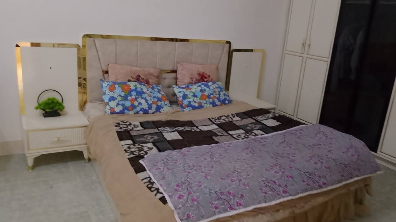 غرفة نوم نضيفه و مرتبه
السعر 450 الف
النجف مقابل ملحق قرية الغدير 
***********
