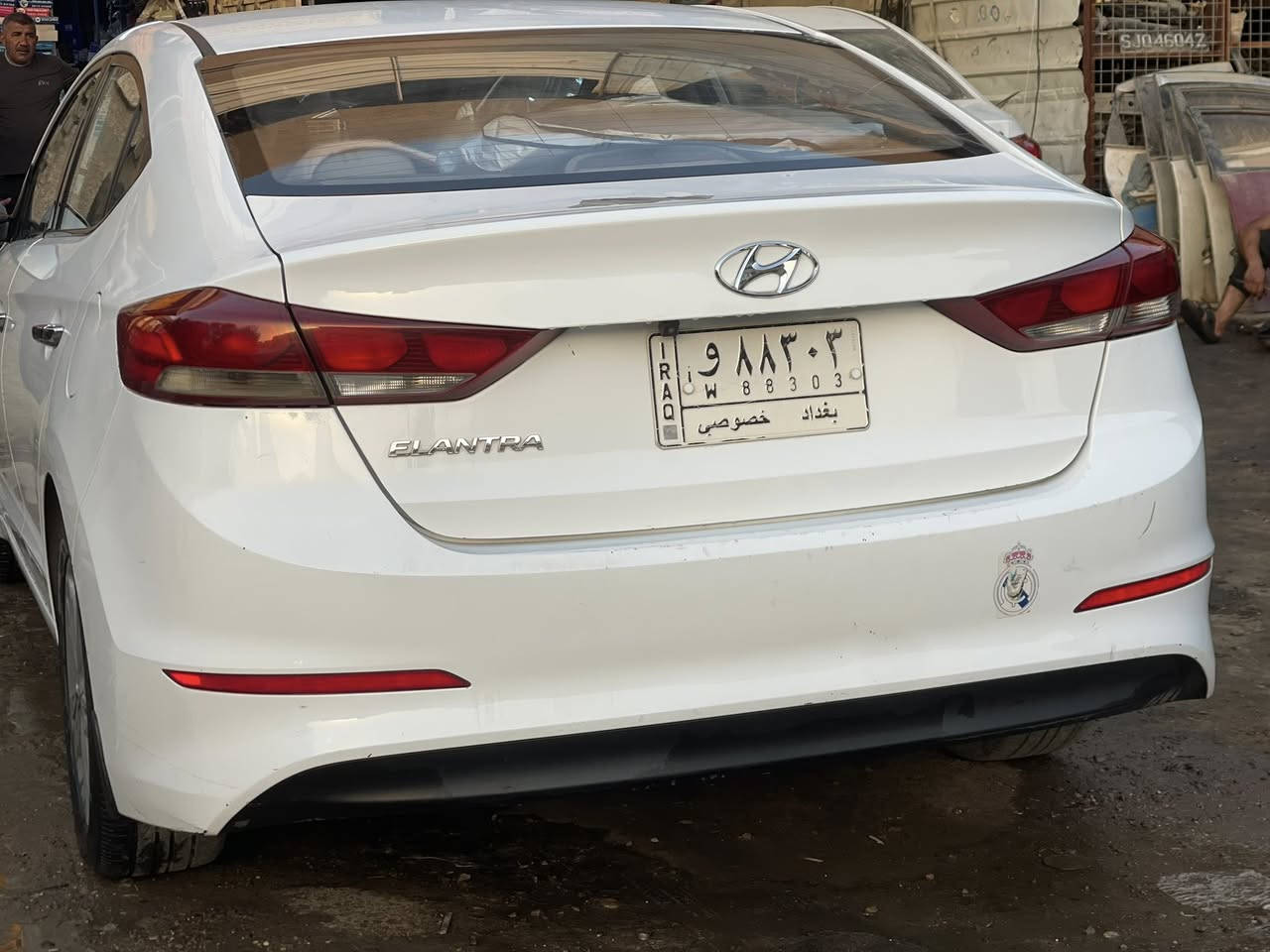 سلام عليكم للبيع النتره موديل 2018 خليجي فول مواصفات فتحه رادارات كامره دواره تبريد قطعتين  مري شفط محرك 2000 دوش رقم السياره بغداد بسمي تحويل ثاني يوم ابيه صبغ بس بنيد بدون دواخل لا مفتوح ولا شي السعر 135 وبيها مجال بسيط مكان السياره بغداد الدوره هذا رقم صاحب السياره *********** مامتواجد علا فيس
