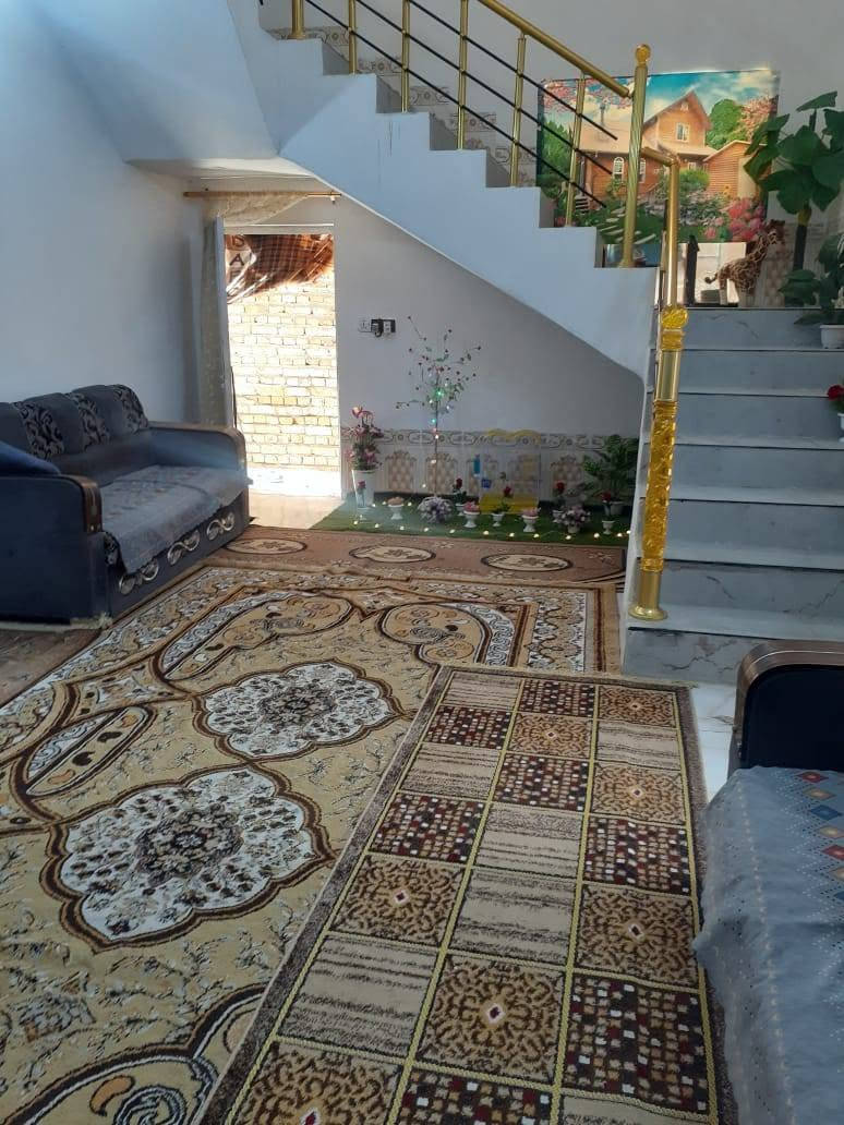 السلام عليكم بيت للبيع مساحة  ١٥٠ متر بطابو  واقع حال ١٨٠ متر بحي الصدرين ٢ قرب ملعب النصر  غرقتين/ صالة /ستقبال/ مطبخ / صحيات  البيت جاهز مجهز بنا طابوك بيت جديد مرتب       تحويل ثاني يوم الا ستفسائر ***********
