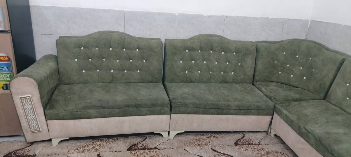 ديوان للبيع مكان زعفرانيه
ع ضرره
سعر ٩٠ الف
وات ساب 
***********
