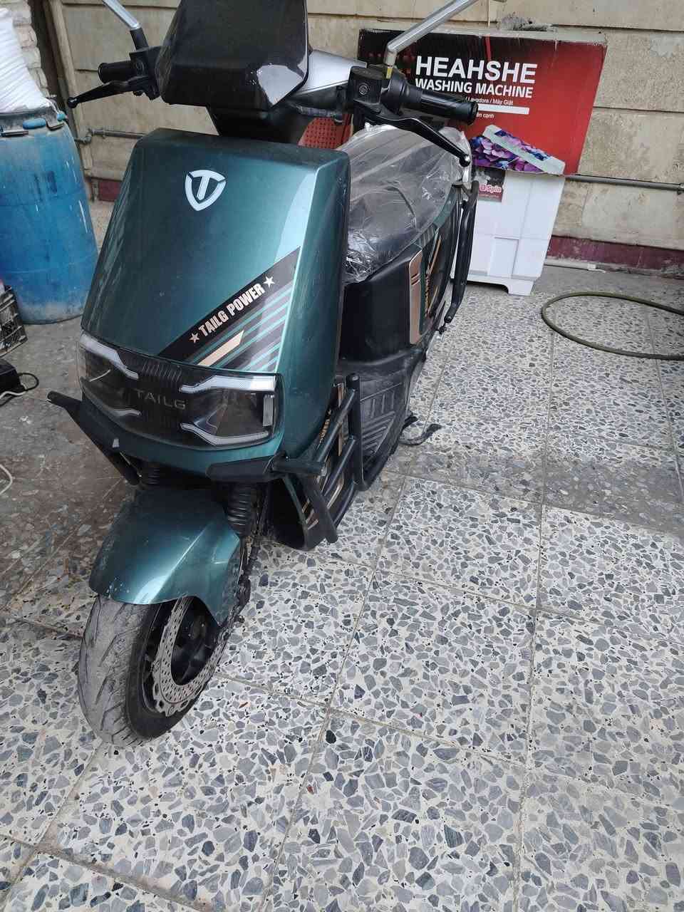 السلام عليكم للبيع دراجه شحن نوع تايلج موديل 2025 دراجه جديدة
6بطاريات دبل 38 أمبير
سرعه 80
ملف 2500 
نضام بك
نضام بارك
شاحن تلفون
درع بل كامل 
بصمات ثنين وسويجات ثنين
مكاني بغداد الجديدة
السعر 800 وبيه مجال
***********
