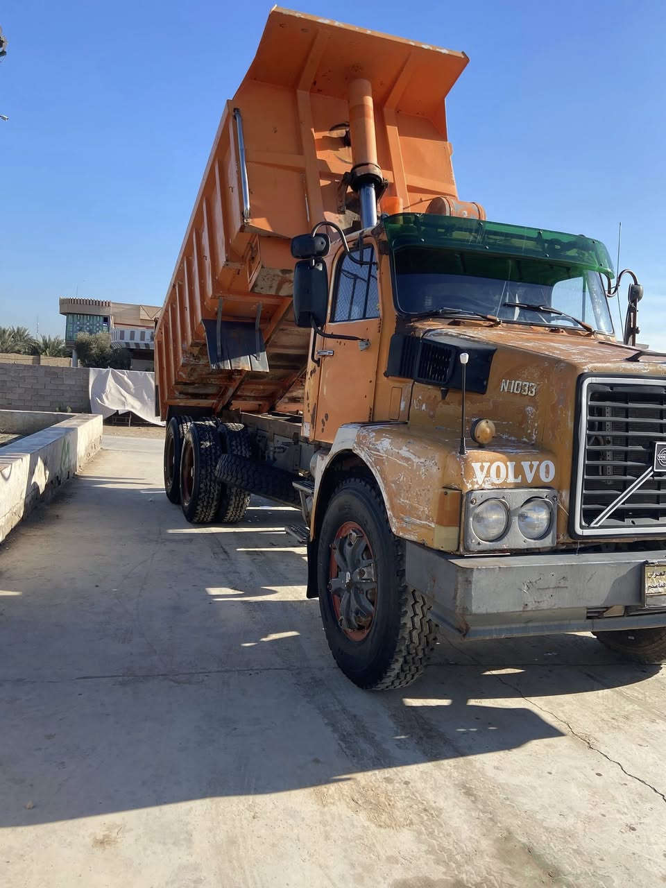 السلام عليكم سياره للبيع فالفو مديل 82 مكفوله كفاله عامه لاتنقيص ولا تبخير كير4+4 سياره بلاديه على وضع الشركه 
الأستفسار ***********
