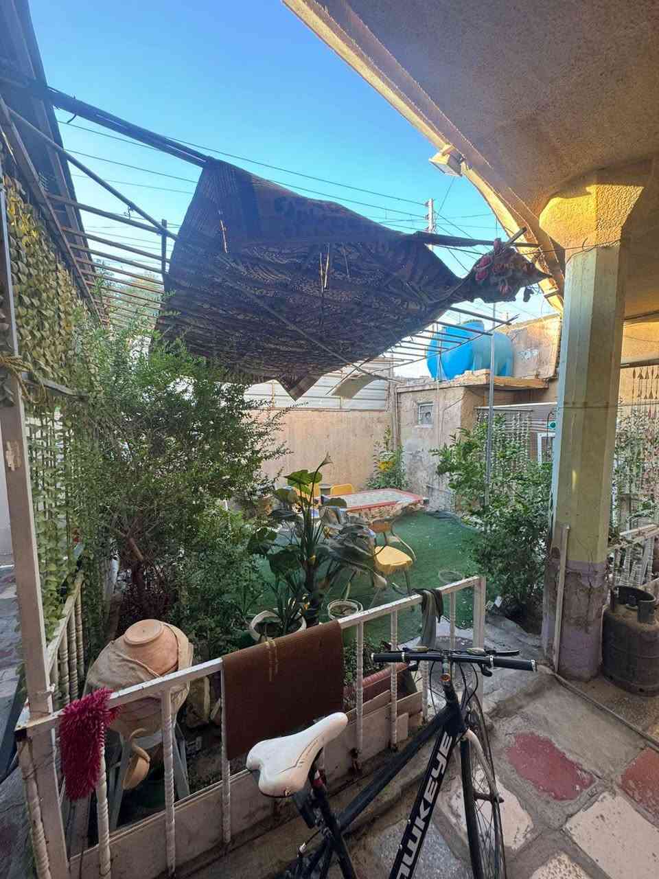 السلام عليكم دار للبيع مساحه 200متر الحسينيه شارع الكاتب مقابل مضيف ابي الفضل العباس مقابل ساحه وحديقه خارجيه يتكون من طابق واحد يحتوي على غرفتين نوم ومطبخ وحولي واستقبال +صحيات داخليه وخارجيه
السعر 135وبي مجال بسيط
للاستفسار الاتصال ***********
