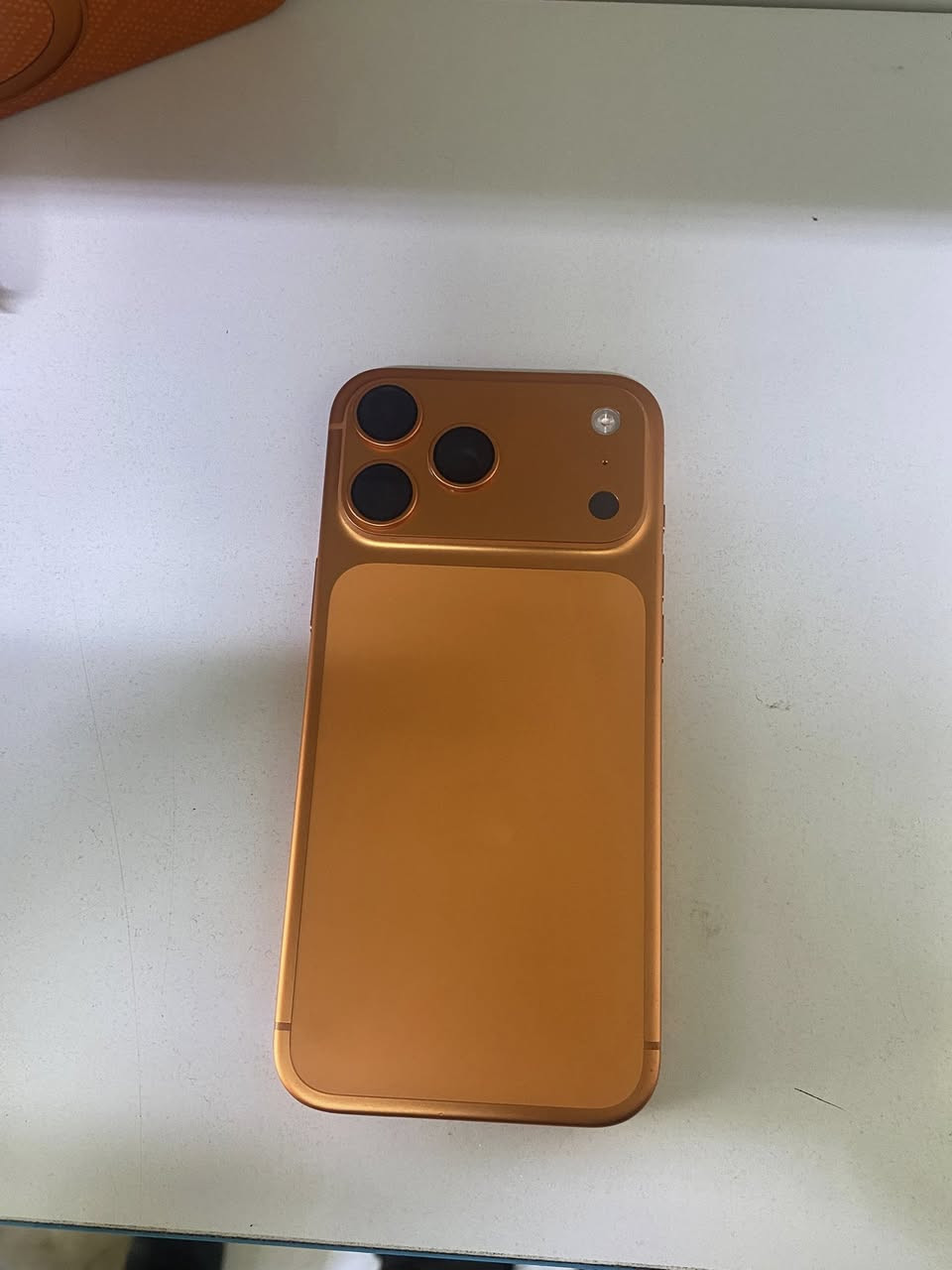 سلام عليكم 
آيفون 17 برو ماكس جهاز مكفول 
ما بي آي شخط نفس الصوره 
الذاكره 256 البطاريه 100 
تك شريحه عربي. 
عدد الدورات 18مره 
رقم الهاتف واتساب ***********
المكان واسط الكوت مركز المدينه 
سعر الجهاز 1900بي مجال كلش قليل
