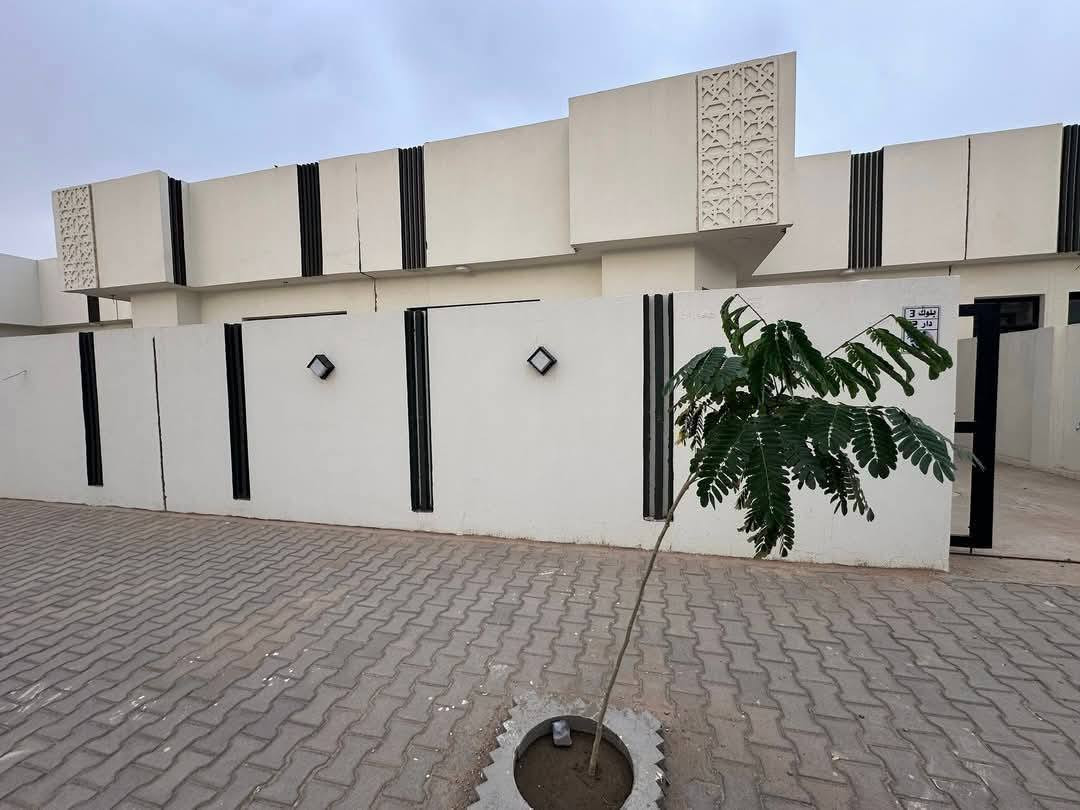 دار للبيع 

مجمع النخيل السكني 

مساحه 200م

مرحلة الاولى 
جاهز للسكن 

سعر شركه 134
واصل 50 + تطلوعة والباقي يتحول للمصرف العقاري 

استلام الدار مباشر 

للاستفسار الاتصال 📞☎️ 

***********

***********

يتوفر عروض كافة المجمعات السكنية
