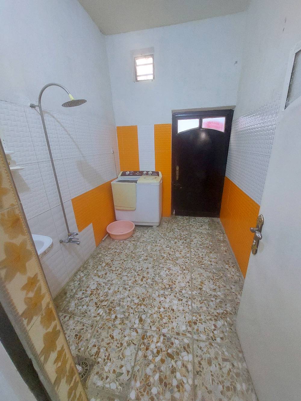 بيت للبيع بغداد حي السفير المساحه١٢٥ واجه ٦ونص النزال ١٨