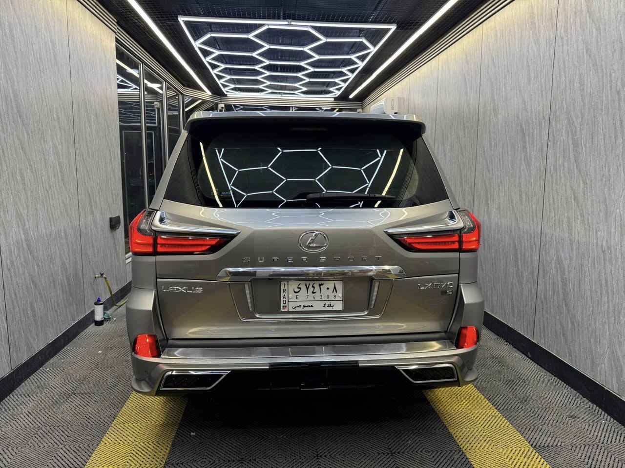 السلام عليكم
للبيع لگزس 2019 
لون مميز بريم اصل داخل مشمشي
كفالة عامة 
ماشيه94 الف قابل للزياده
دواخل جديده استخدام شخصي 
السعر 74 الف دولار و بيها مجال 
للاستفسار***********📞☎️
