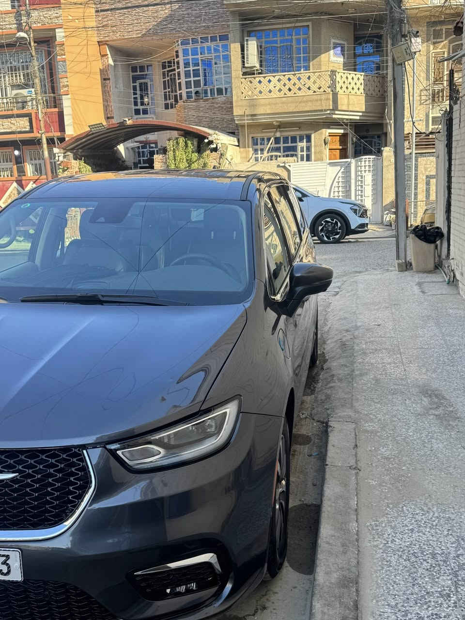 🚗 للبيع – كرايسلر باسيفيكا 2023 هايبرد Touring L  مواصفات خاصة
🎨 رصاصي فيلي  

✔️ محرك 3.6 + هايبرد (اقتصادية جداً)  

✔️ تمشي كهرباء + بنزين  

✔️ مدى كهربائي حوالي 60 كم  

✔️ مدى كلي يصل إلى حوالي 900 كم مع شحن فل 🔋  

✔️ شاشة كبيرة + Apple CarPlay+ أندرويد اوتو

✔️ أبواب جانبيه كهرباء + تشغيل بصمة  

 ✔️صندوق كهرباء 

✔️ مقاعد جلد + تدفئة  مقاعد اماميه منفصله+تدفئة ستيرن

✔️تحكم مناخي ثلاثي المناطق

✔️ رادار + أنظمة أمان + تحديد مسار + فرامل طوارئ تلقائي امامي وخلفي

✔️ كاميرا خلفية  

✔️ مراقبة النقطة العمياء

✔️مساحة واسعة ومريحة للعائل

وكامرات 360 درجة وحساسات 12 حساس

اصطفاف تلقائي 

🔋 خيار مثالي للسفر والعائلة وتوفير الوقود  

🛠️ حالة ممتازة وجاهزة  

ملاحظة السيارة حته درع شادلها يعني تنسى كلشي

تخم تايرات جديد

السيارة ماشية 30الف كيلومتر 

السعر 225 وبيها مجال للطيبين 

📍 الموقع: (بغداد)

للستفسار ***********
