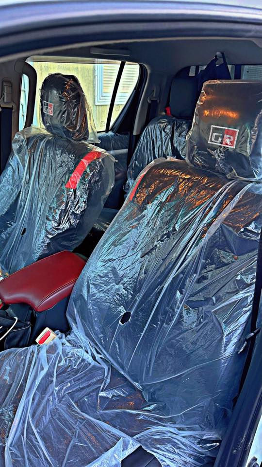 السلام عليكم  تويوتا هايلوكس
المواصفات 
بصمه ابواب حساس امامي خلفي  شاحن لاسلكي كشنات  تبريد قطعتين تبريد مري شفط اربع جام اوتو 
اشارة ترحيب بنيد جكات شاشه كامرة خلفية  
وباقي المواصفات المعروفه 
رقم اربيل تحويل مباشر او وكالة
⭕ موديل ➖2023 
⭕المكينه ➖ 6 سلندر 
عداد المسافه _ 55 الف جديده
المواصفات ➖ 
للاستفسار *********** 📱
السعر المطلوب 
360وبيه مجال
