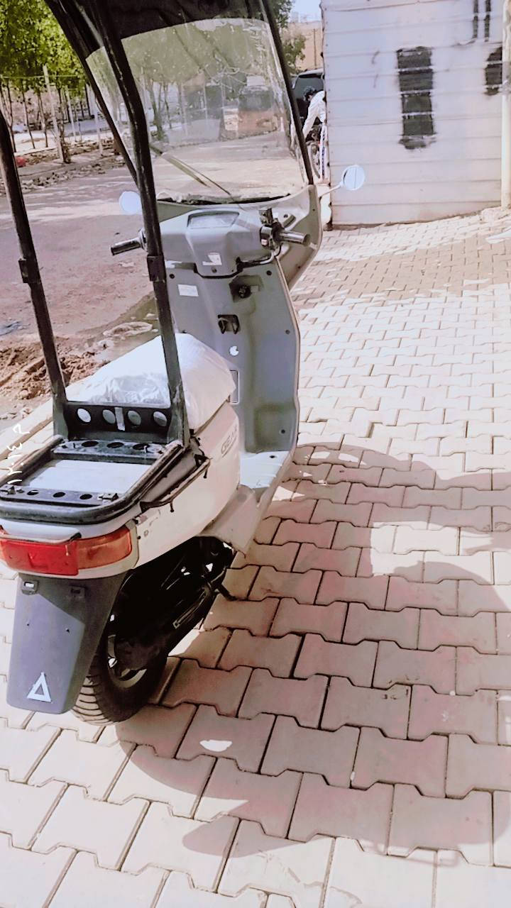 السلام عليكم 
للبيع دراجة بيكم (قمارة) 
دراجة نضيفة وحلوة 
لايت اشاير يمنة يسرة كلة شغال
كهربائيات شغالة 
ماسحة وزراك شغال 
مري جانبية جديد 
تايرات نضيفة 
دبلات شغالة 
استان وصطاني 
سعر (500)الف وبيه مجال 
مكان بغداد الحسينية الراشدية 
الاستفسار ***********
