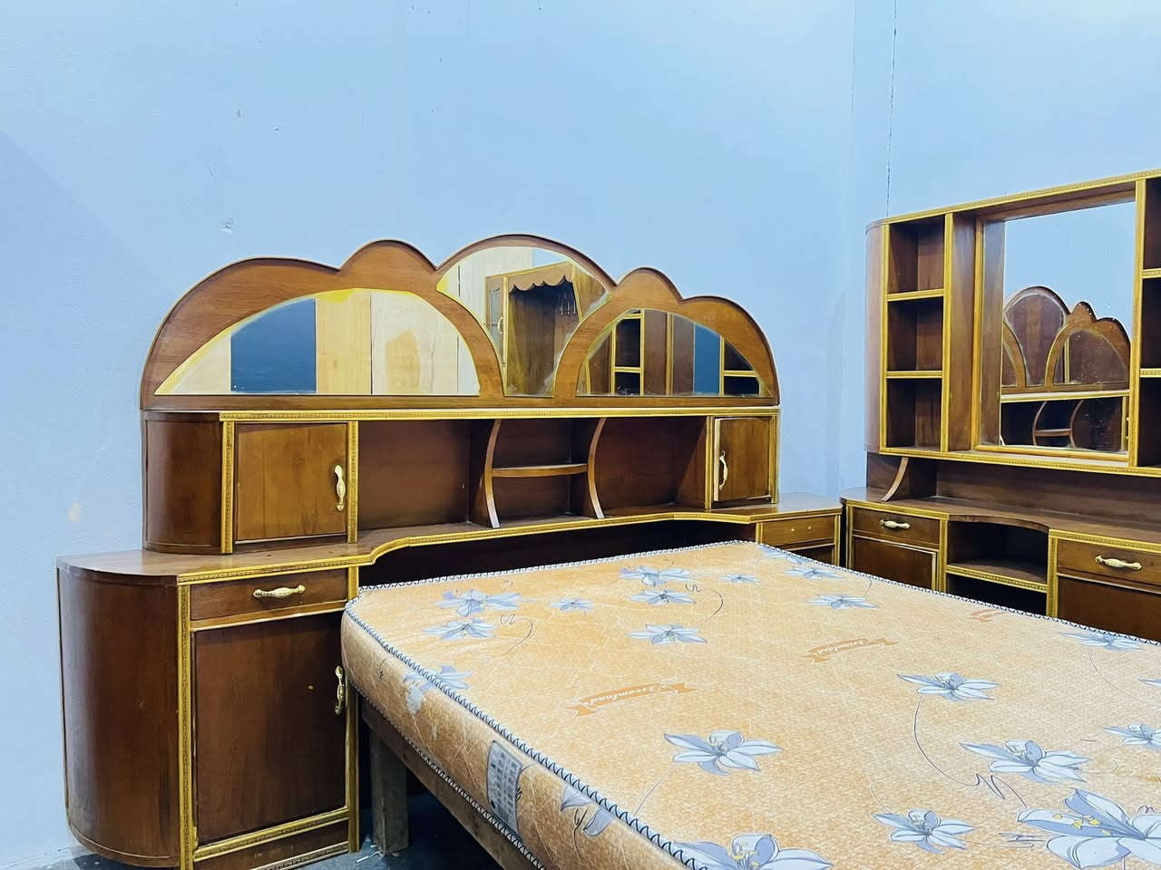 غرفه نوم حطاطه صاج عراقي الاستفسار ع رقم ***********
