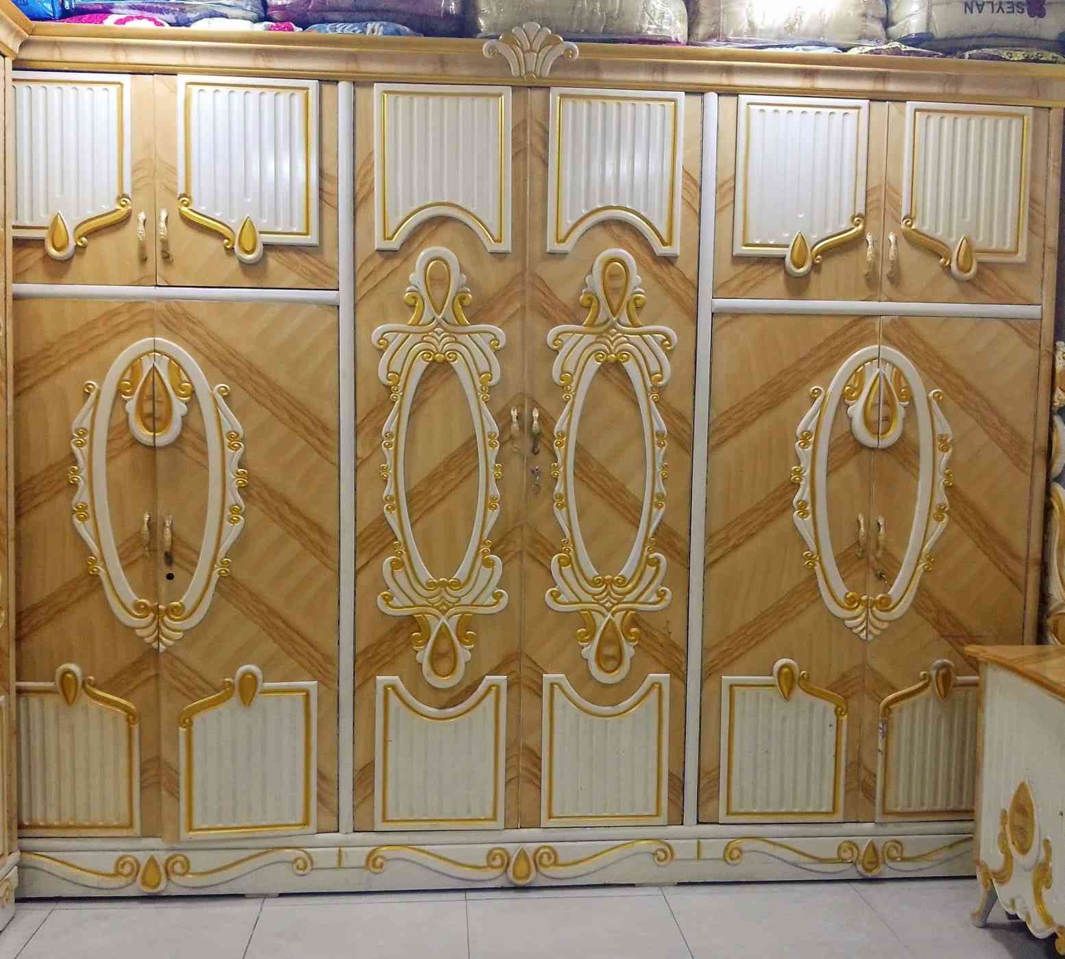 سلام عليكم غرفه تفصال عراقي حجم الكبير  خشب  درجه اولى جديده وحلوه مستعمله شي قليل مكان بغداد مدينه الصدر الاتصال***********
