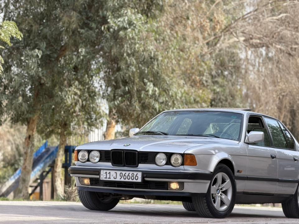 للبيع بي ام دبليو حجم 730 موديل 1991 اصل

سياره تعمير جديد كلشي بيها جديد وشرط الفحص

صبغ عام درجه اولى ميه بل ميه مواد كلها دبير اصلي

السياره شرط مكفوله من اي ضربه او تبديل او خياس

محرك بلادي مكفول كير اوتماتيك مكفول جديد

صدرين جدد تخم تاير جديد ويل كب شعاع اصلي 

داخل جديد برغي نقص ماكو بيها وكلشي بي شغال 

كهربائيات كلها شغاله واير جطل ما بيها كلوب طافي ماكو

كماليتها كلشي بيها اصلي بك لايت سكن لايت كله حاويه

دبل جام دبل يرباك سنتر الك ريمونت حساسات مضخم صوت 

 سياره الله شاهد مال بيت وبل خير علي صير من نصيبه 
رقمه بغداد دولي شراط التحويل 
السعر 70ورقه وبي مجال للشراي العنوان كربلاء 

او مراوس حسب الرغبه للستفسار اتصل  ***********ابو علي
