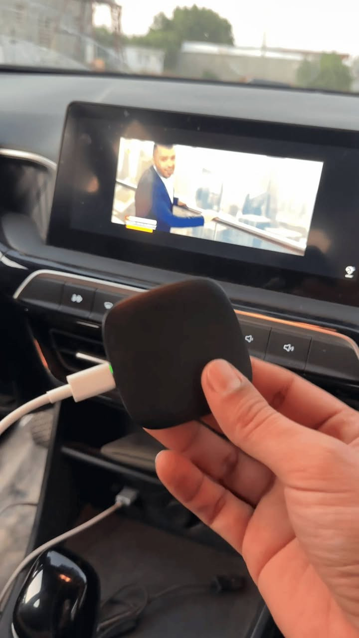 وحدة كار بلاي لاسلكية ذكية – أندرويد 13 (2GB+32GB)

الاستخدامات

تحويل شاشة السيارة إلى نظام كار بلاي و أندرويد أوتو لاسلكي بالكامل بدون أسلاك.

تشغيل يوتيوب، نتفلكس، الخرائط، الموسيقى وجميع تطبيقات القيادة بأمان.

الربط المباشر مع الهاتف لعرض الإشعارات، المكالمات، الملاحة، والتحكم بالصوت.

نظام التشغيل: Android 13 حديث وسلس.

المعالج: ALLWINNER A133 رباعي النواة.

الذاكرة والتخزين: 2GB RAM + 32GB ROM.

الدقة: دعم عرض 1080P Full HD بجودة عالية.

التطبيقات: إمكانية تحميل يوتيوب، نتفلكس، الخرائط، Google Store وغيرها.

الاتصال:

- WiFi 2.4G  5G
- يدعم CarPlay و Android Auto لاسلكي بالكامل.

توصيل سريع Plug & Play – فقط اشبكه بمنفذ USB وسيعمل مباشرة.

منفذ TF Card لإضافة ذاكرة خارجية.

تحويل شاشة السيارة إلى واجهة ذكية كاملة بدون أي تعديل أو برمجة.

تشغيل GPS من خرائط الهاتف بدون أسلاك.

لا يحتاج تنزيل برامج خارجية – الربط مباشرة من الهاتف.

سعر ٦٥ الف


**إذا كنت صاحب هذا الإعلان وتريد حذفه لأي سبب، رجاءا أرسل رسالة إلى الدعم الفني**