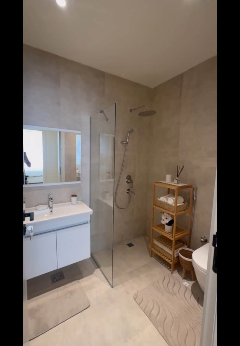 وفرنالكم شقق بمقدمة 88 ورقة فقطططط في اربيل - DC TOWER (دي سي تاور )
الشقق تتوفر بعدة انضمة منها( غرفة واستقبال/ غرفتين واستقبال/ ثلاث غرف واستقبال )
لتفاصيل اكثر تواصلو ويانا على الارقام
***********
***********
