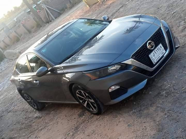 سلام عليكم نيسان  التيما موديل 2022 رقم بغداد  باسمي مواصفات السيارة تشغيل عن بعد توقف ذاتي رادار امامي تايرات جديد حدادية  تبريد ثلج كامرة  مواصفات معروفة  ***********      *********** حادثة جنطة  ماشية 40 الف ميل سعر 155$
