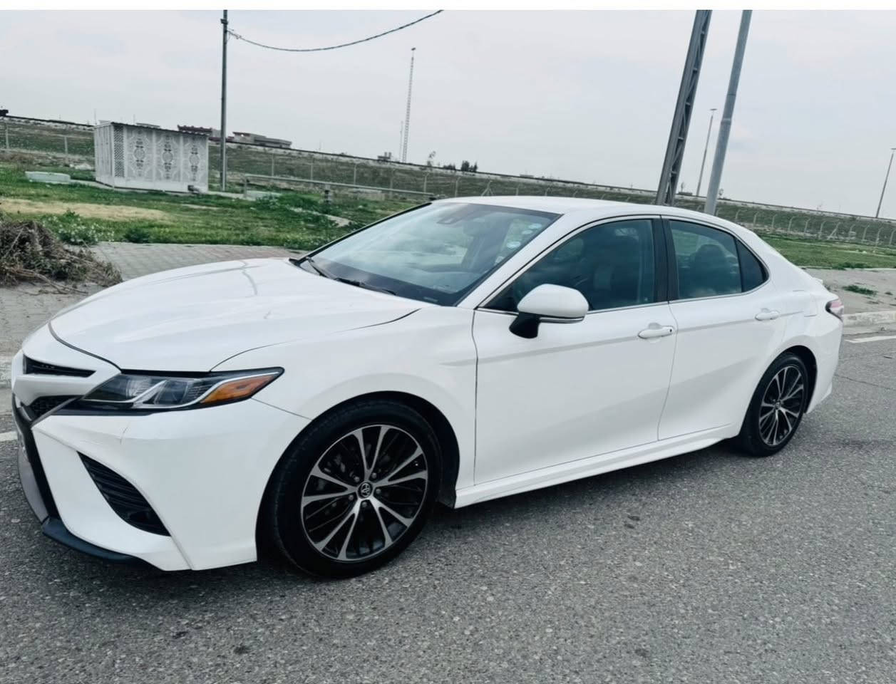 تويتا كامري موديل 2020se جاملغ وباب سبوغ  سيارة بسمي مابي اي عيبب سعر 185$. 0773115664.  ***********.
