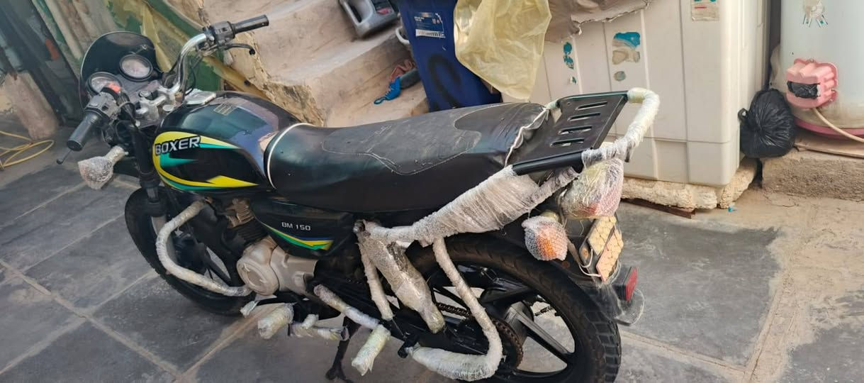 السلام عليكم دراجه بوكسر جبلي موديل 18 اوراق كامله اصليه شغاله من الطول للطول ترايك وين ما يعجبك مفتوحه امبدل بيه ولفات مكاني الشطره منطقة حي الزهراء 7 نيسان ***********
