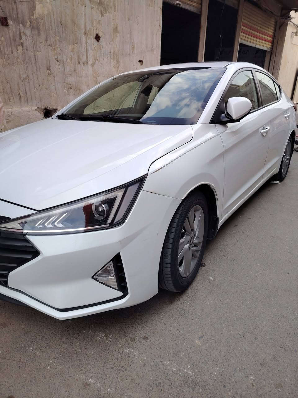 سلام عليكم النترا أمريكي ٢٠٢٠ ماشيه ٤١ مايل بصمه أبواب وجنطه فتحه سقف مانع انزلاق رادار توقف ذاتي تحكمات استيرن رقم واسط ألماني بسمي السياره تخم تاير جديد سعر خاص او واتساب ***********
