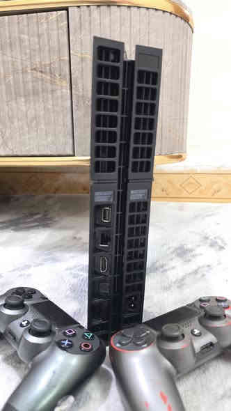 بلي فور مهكر ذاكرة واحد تيرا مامفتوح شرط لوك ستيكر حيل حيل نظيف يحتوي على 4العاب قويه مثل موضح بالصورة بيس وفيفا وغيرها يحتوي على 2جوستك وغراضه كله بلادي شرط الفحص السعر 255وبي مجال للطيبين توصيل جميع المحافظات متوفر ***********
