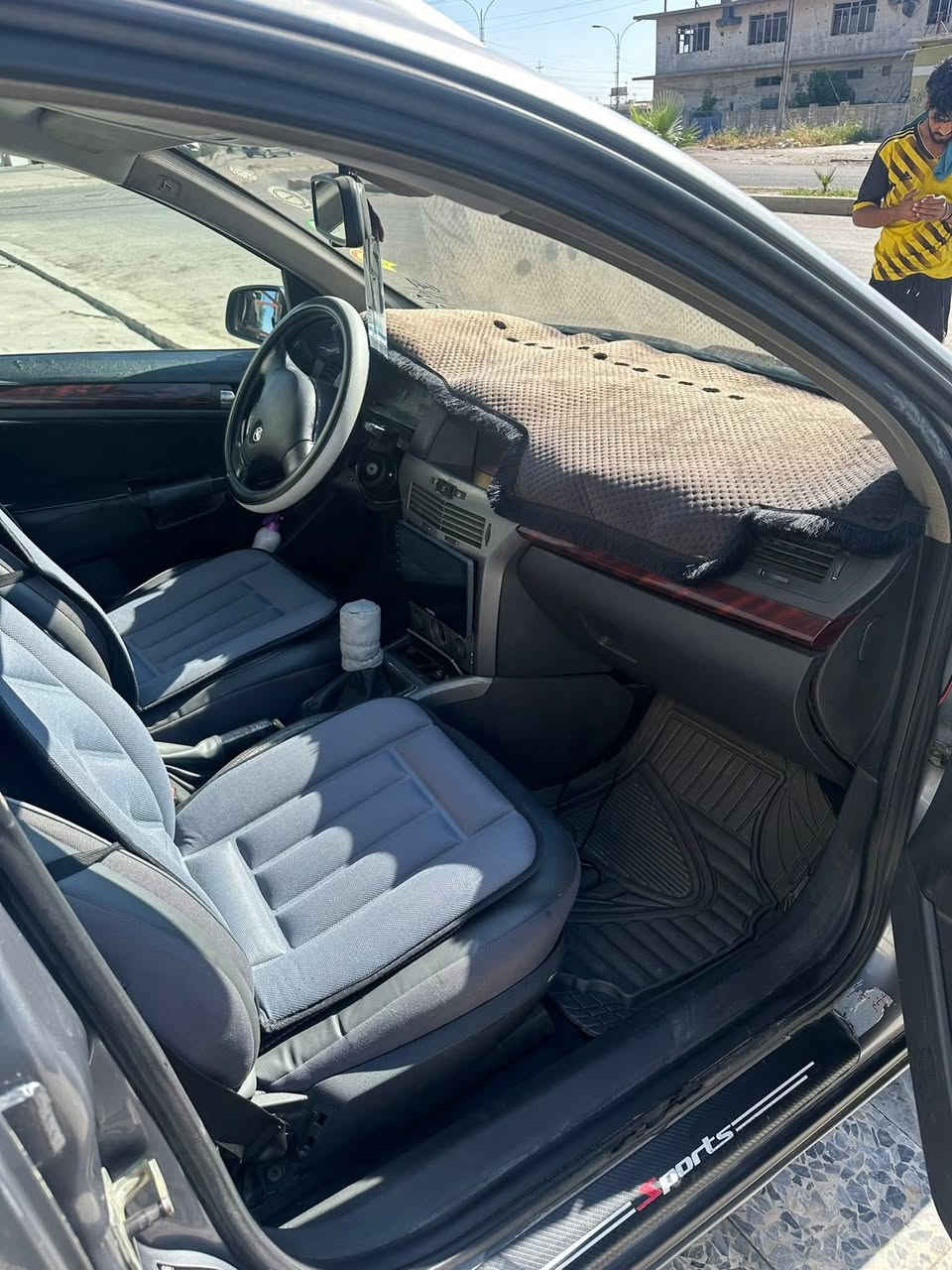 ستره 2005 محرك 16 كير عادي سنويه 2027 شرط تحويل او وكاله سعره 46  بيه مجال دواخل جديد كله سياره نضيفه طخم ماصارله شهر بدلته درم شفت بدلته  دسكات  فلنجات كله جديد امبدل بيه ادامه جديده سياره مال بيت رقم ***********
