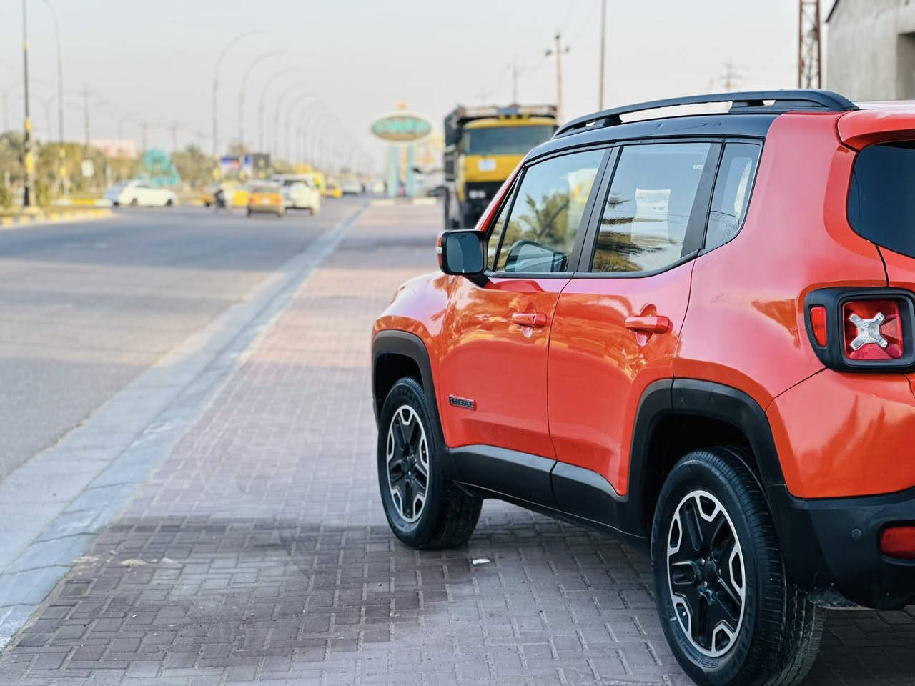 السلام عليكم جيب رنكد 2017 حتدثه فقط الجاملغ الخلفي بدون. دواخل. وبل عراق جاملغ امامي رش فقط عدا كفاله عامه. كير. مكينه ما مفتوحات 
فول موصفات كلشش خنك 
مكينه 2400 
بصمه  
بنرامه كشن جلد 
فور. ويل 
مري شفط 
شاشه ديجتال 
سايد بريك دكمه 
كشنات كهرباء وتدفه وتبريد  
تو كلر يعني لونين 
داخل لونين ماروني وسود 
جنطه كهرباء 
وهواي بعد موصفات 
عنوان كربلاء 
الرقم ***********
السعر( 110)
