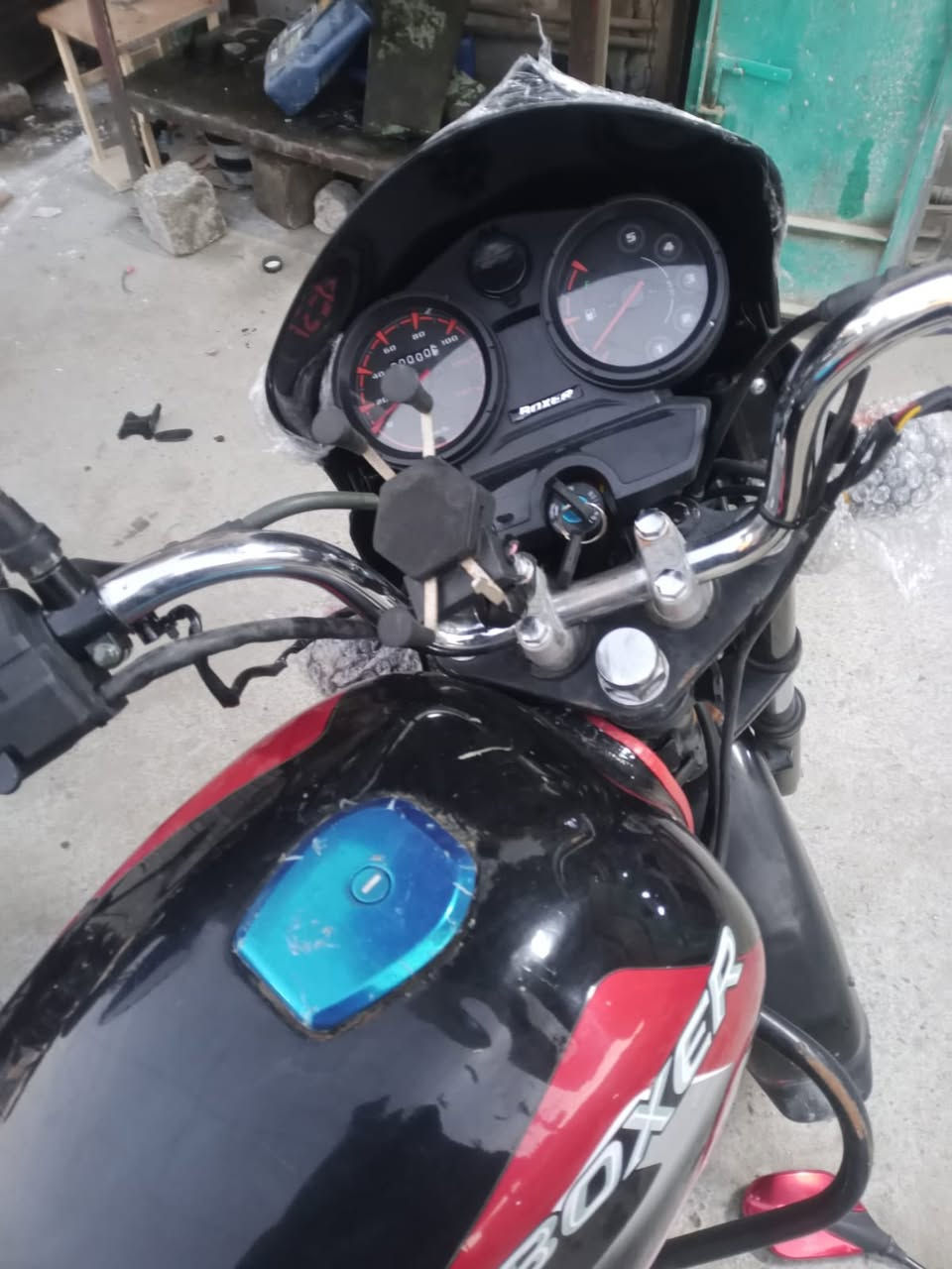 دراجه بوكسر نضيفه محرك ما مفتوح سعر 1600  المكان بغداد الغزاليه ***********
